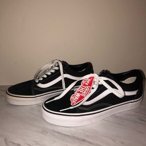 Vans off the wall size 7.0 woman 5.5 men